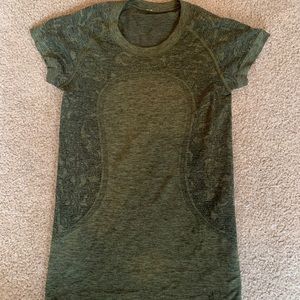 Lululemon swiftly tech short sleeve